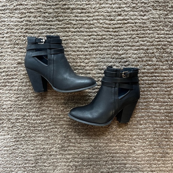 Call it Spring strappy booties - Picture 1 of 4
